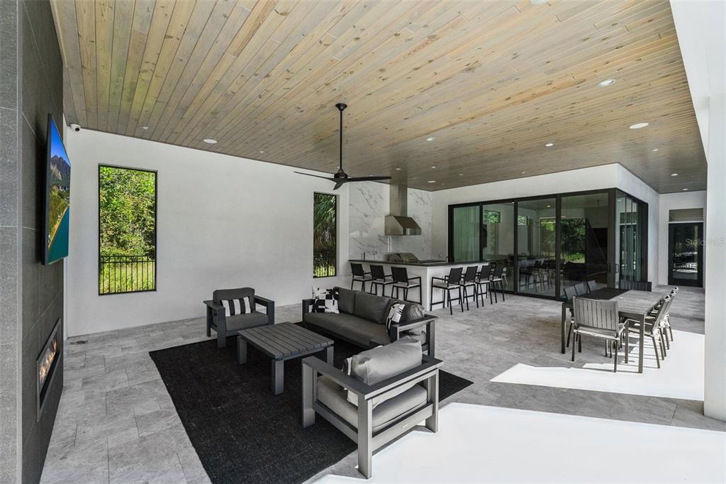 For Sale: $3,999,500 (6 beds, 5 baths, 5853 Square Feet)