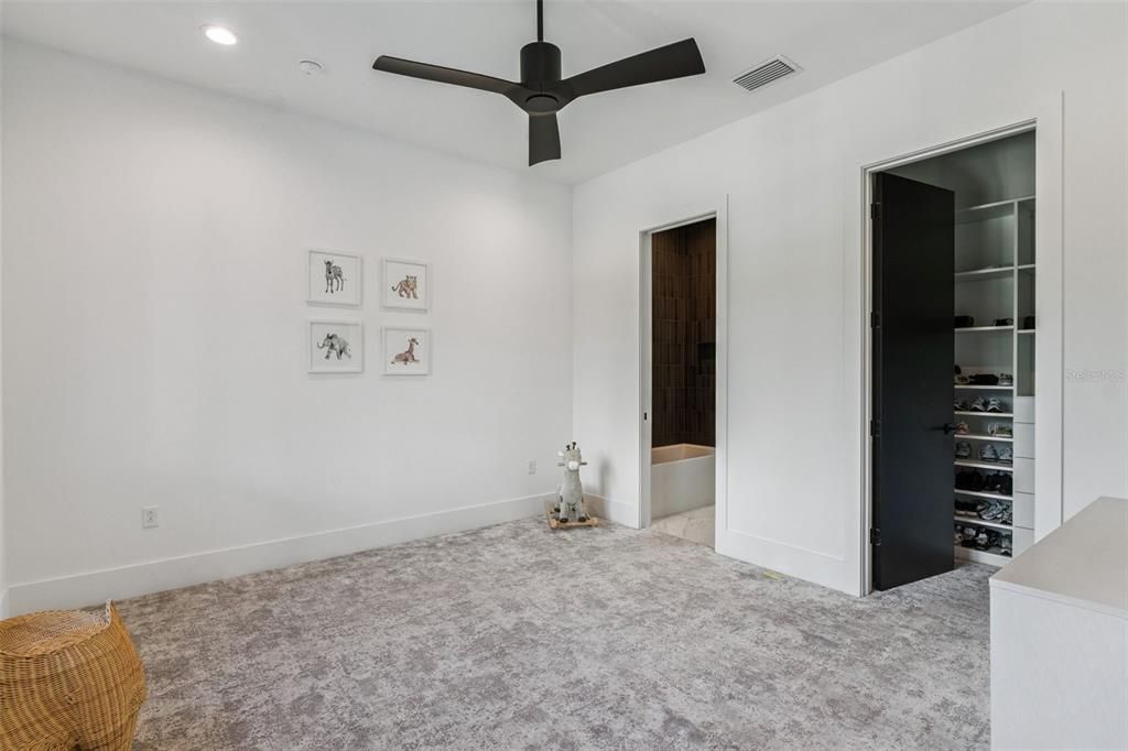 For Sale: $3,999,500 (6 beds, 5 baths, 5853 Square Feet)