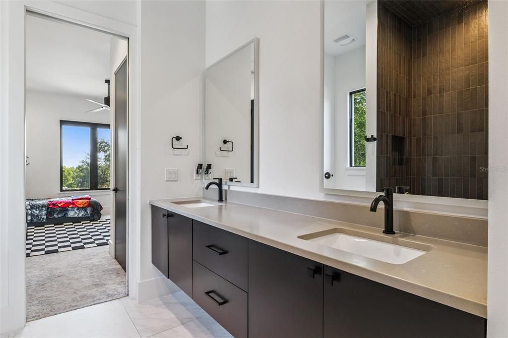 For Sale: $3,999,500 (6 beds, 5 baths, 5853 Square Feet)