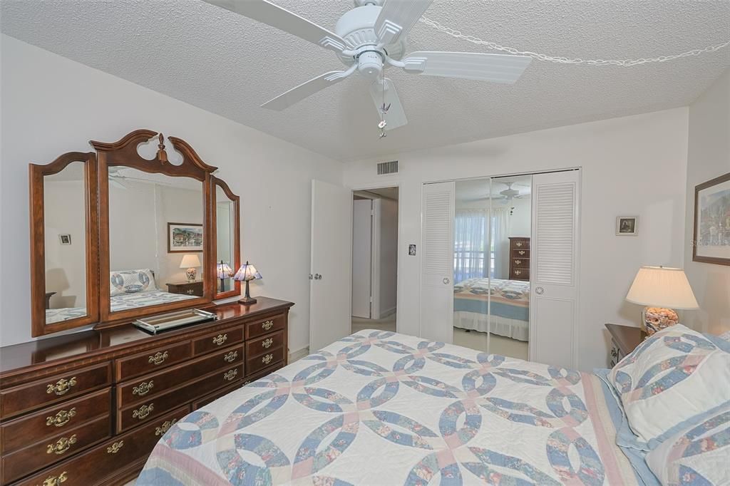 For Sale: $174,900 (2 beds, 2 baths, 1270 Square Feet)