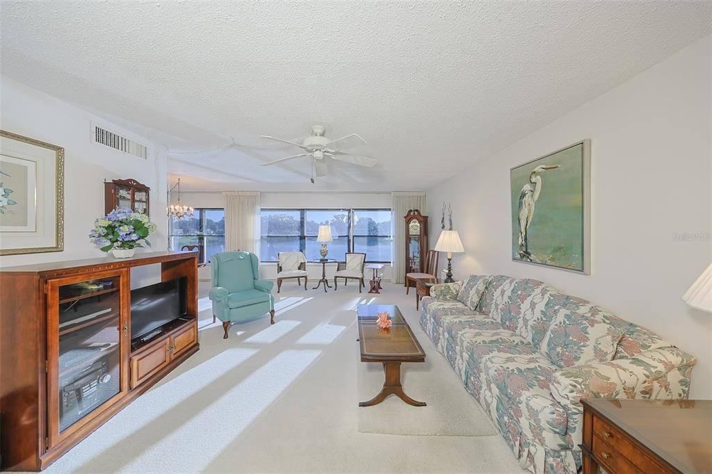 For Sale: $174,900 (2 beds, 2 baths, 1270 Square Feet)