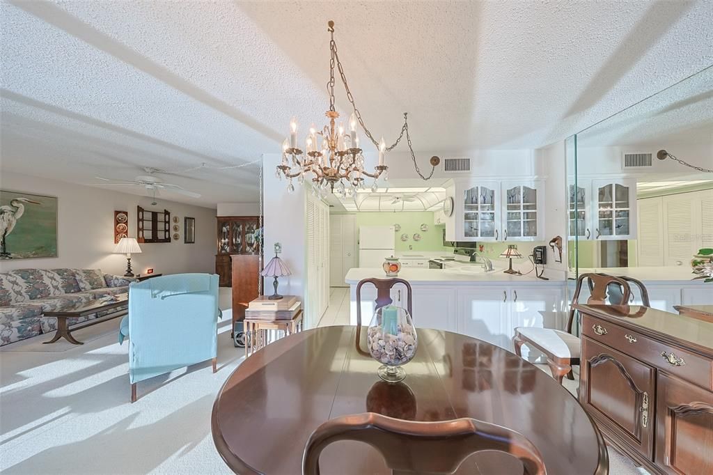 For Sale: $174,900 (2 beds, 2 baths, 1270 Square Feet)