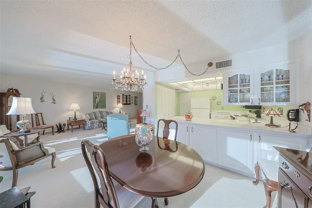 For Sale: $174,900 (2 beds, 2 baths, 1270 Square Feet)