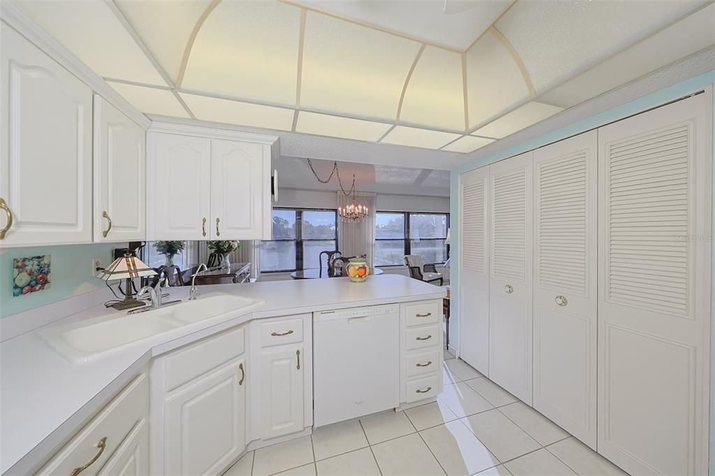 For Sale: $174,900 (2 beds, 2 baths, 1270 Square Feet)