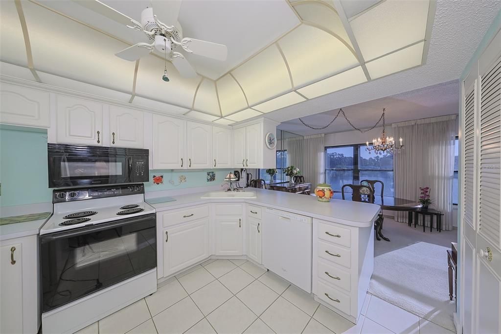 For Sale: $174,900 (2 beds, 2 baths, 1270 Square Feet)