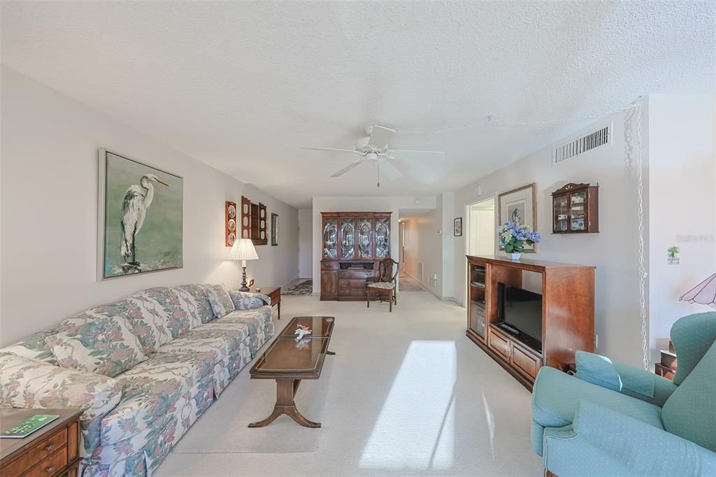 For Sale: $174,900 (2 beds, 2 baths, 1270 Square Feet)