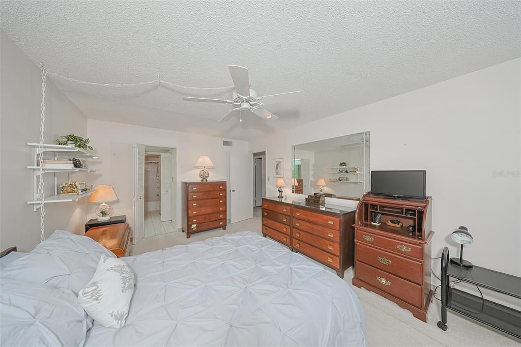 For Sale: $174,900 (2 beds, 2 baths, 1270 Square Feet)