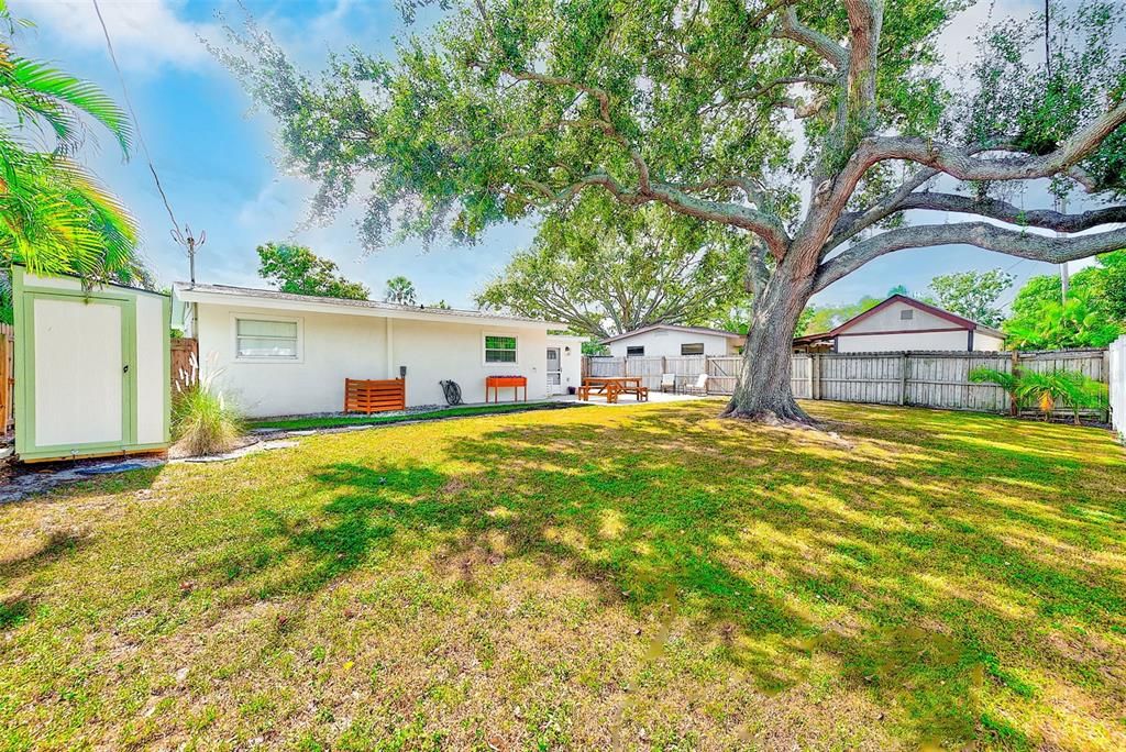 For Sale: $425,000 (3 beds, 2 baths, 1041 Square Feet)