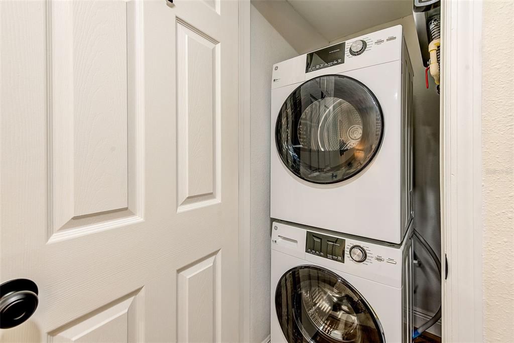 For Sale: $425,000 (3 beds, 2 baths, 1041 Square Feet)