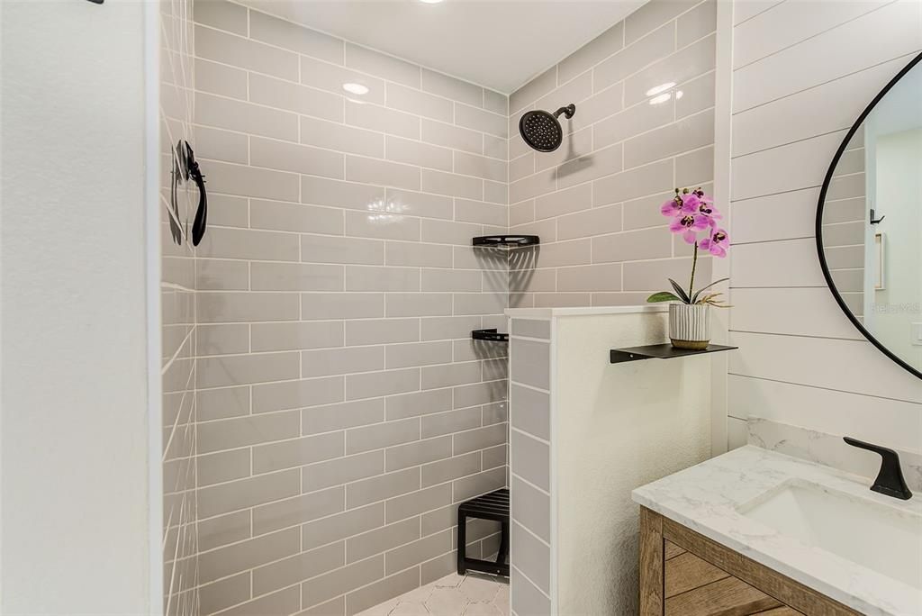 For Sale: $425,000 (3 beds, 2 baths, 1041 Square Feet)