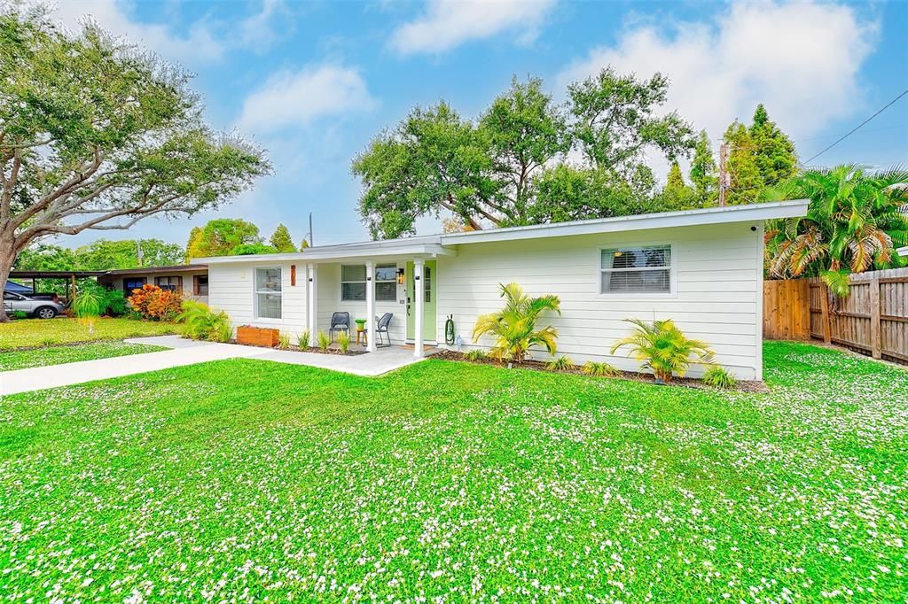 For Sale: $425,000 (3 beds, 2 baths, 1041 Square Feet)