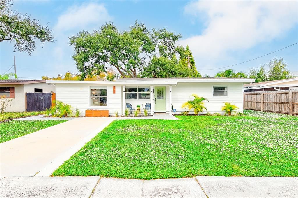 For Sale: $425,000 (3 beds, 2 baths, 1041 Square Feet)