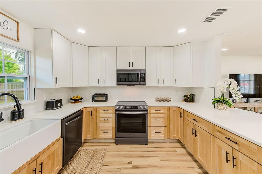 For Sale: $425,000 (3 beds, 2 baths, 1041 Square Feet)