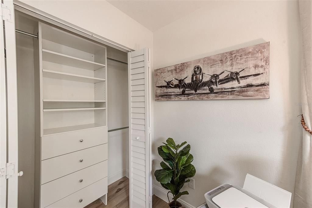 For Sale: $425,000 (3 beds, 2 baths, 1041 Square Feet)