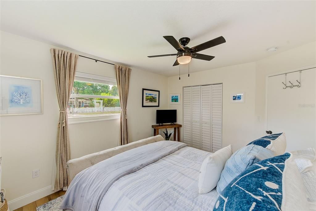 For Sale: $425,000 (3 beds, 2 baths, 1041 Square Feet)