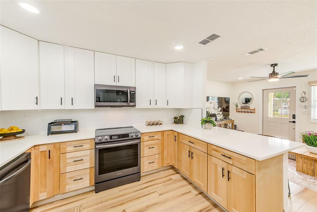 For Sale: $425,000 (3 beds, 2 baths, 1041 Square Feet)