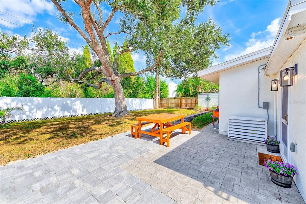 For Sale: $425,000 (3 beds, 2 baths, 1041 Square Feet)