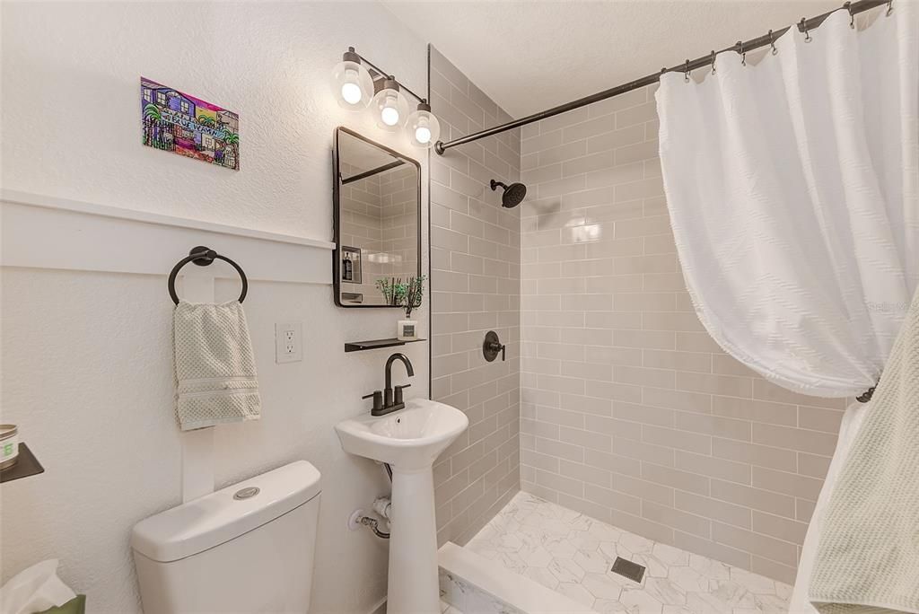 For Sale: $425,000 (3 beds, 2 baths, 1041 Square Feet)