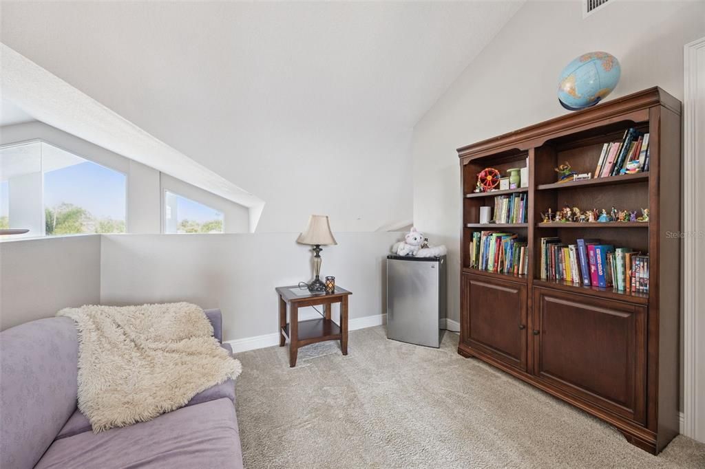 For Sale: $2,079,000 (5 beds, 5 baths, 6400 Square Feet)