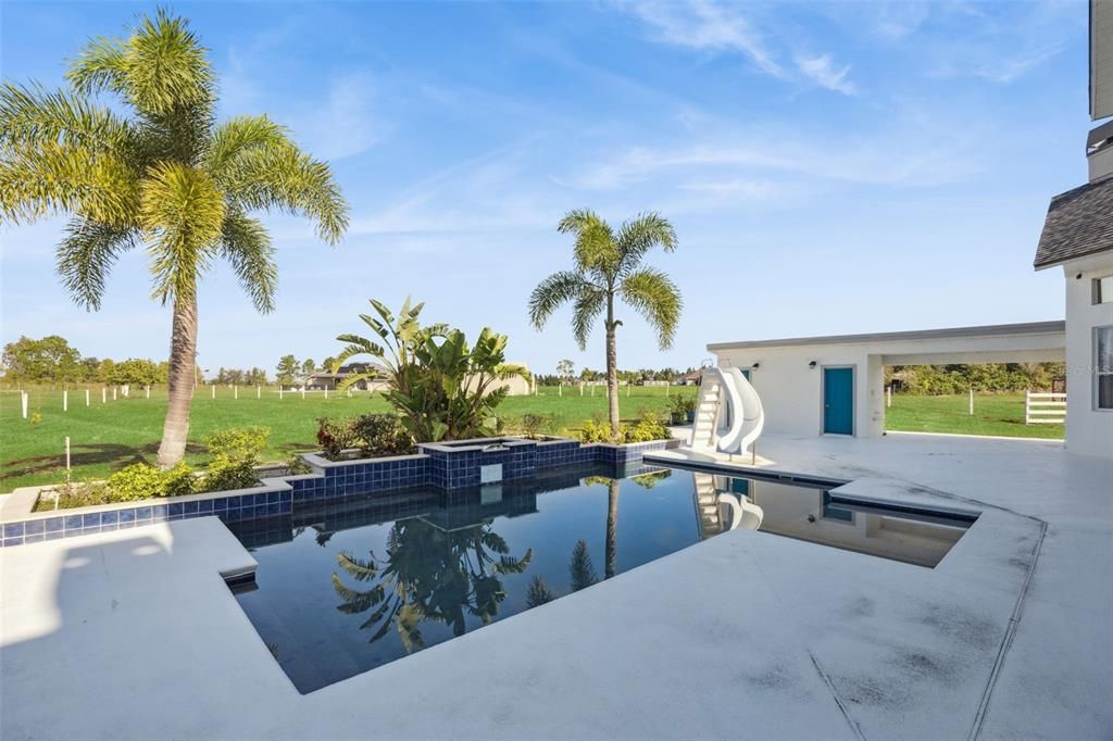 For Sale: $2,079,000 (5 beds, 5 baths, 6400 Square Feet)