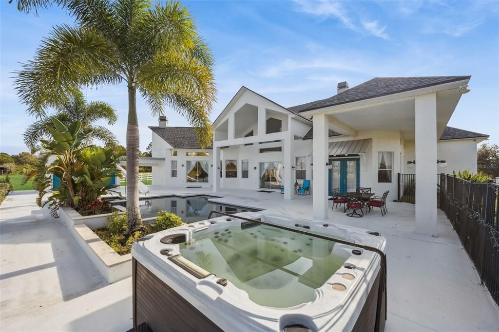 For Sale: $2,079,000 (5 beds, 5 baths, 6400 Square Feet)