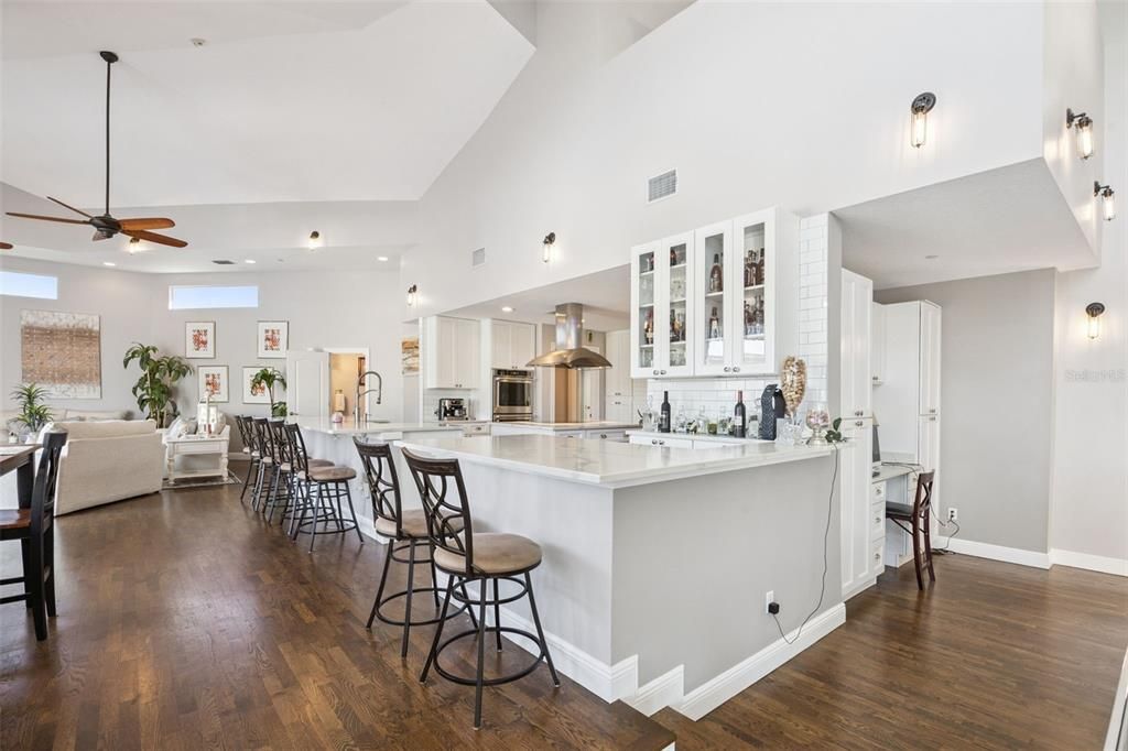 For Sale: $2,079,000 (5 beds, 5 baths, 6400 Square Feet)