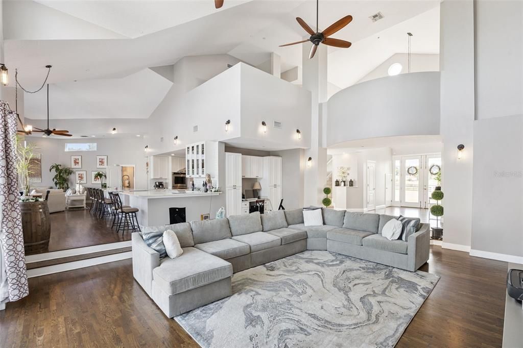 For Sale: $2,079,000 (5 beds, 5 baths, 6400 Square Feet)