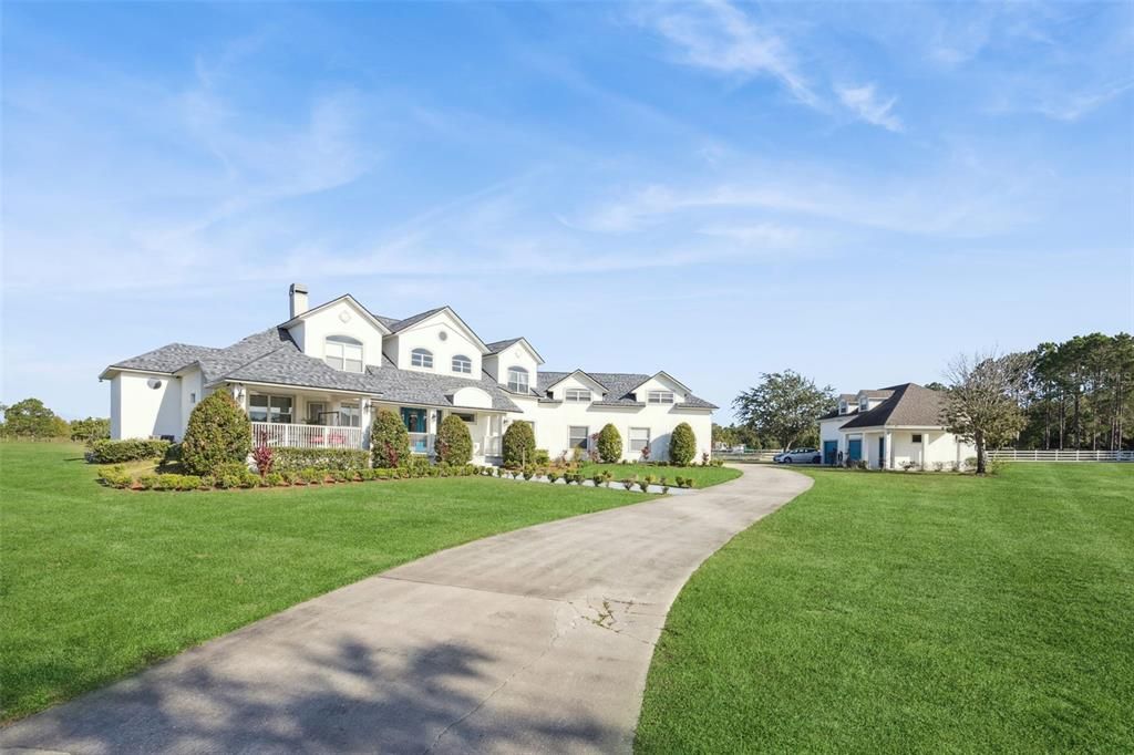 For Sale: $2,079,000 (5 beds, 5 baths, 6400 Square Feet)