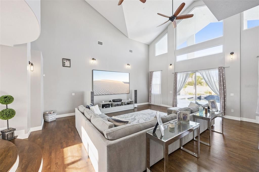 For Sale: $2,079,000 (5 beds, 5 baths, 6400 Square Feet)