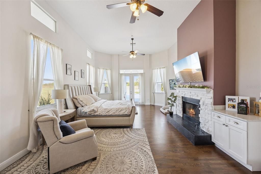 For Sale: $2,079,000 (5 beds, 5 baths, 6400 Square Feet)