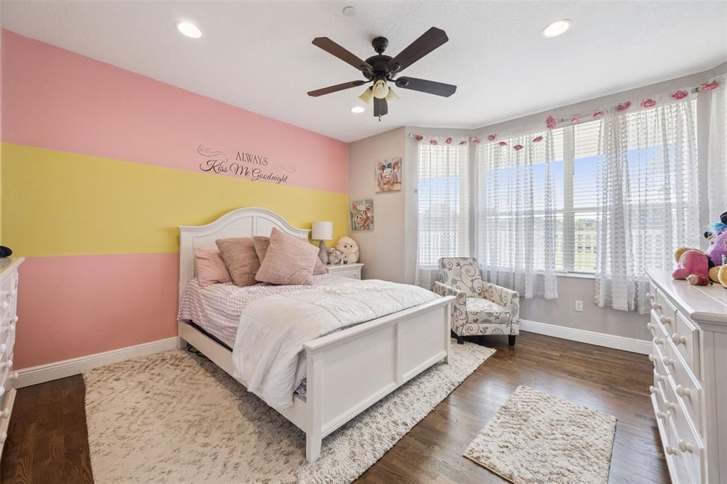 For Sale: $2,079,000 (5 beds, 5 baths, 6400 Square Feet)