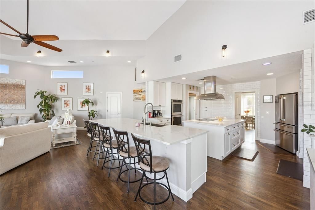 For Sale: $2,079,000 (5 beds, 5 baths, 6400 Square Feet)