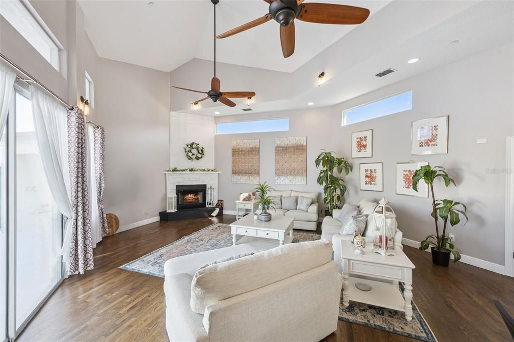 For Sale: $2,079,000 (5 beds, 5 baths, 6400 Square Feet)