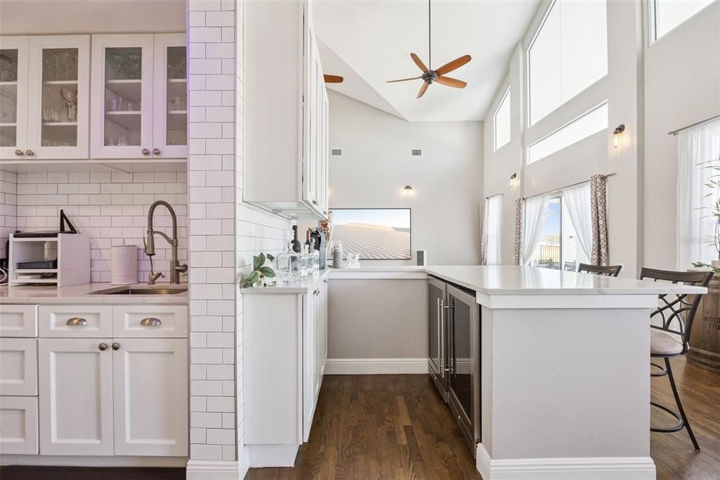 For Sale: $2,079,000 (5 beds, 5 baths, 6400 Square Feet)