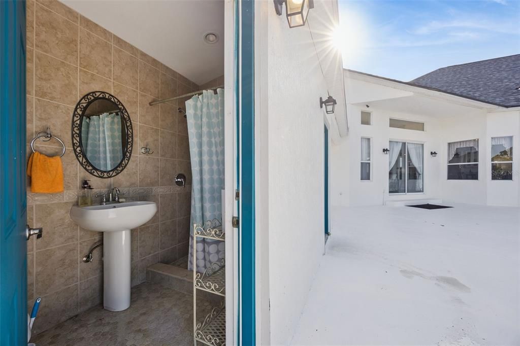 For Sale: $2,079,000 (5 beds, 5 baths, 6400 Square Feet)