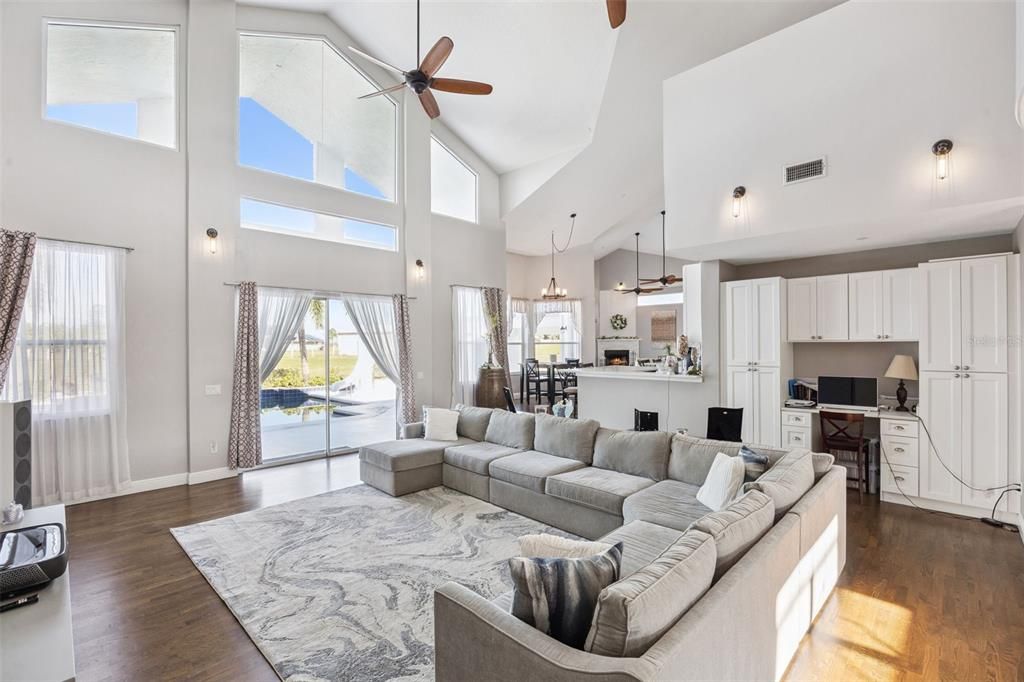 For Sale: $2,079,000 (5 beds, 5 baths, 6400 Square Feet)