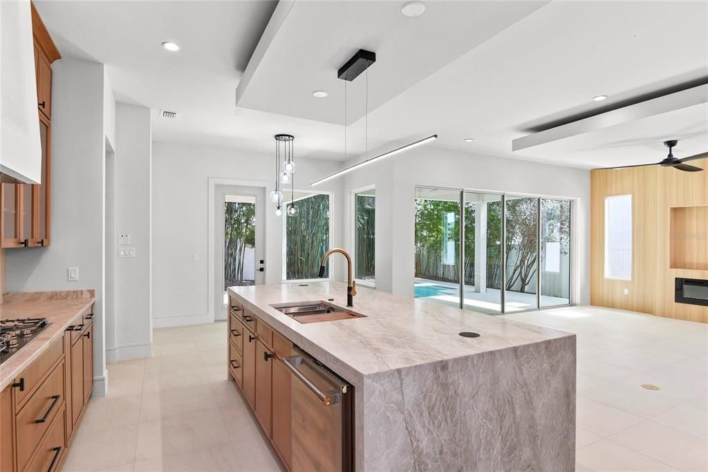 待售: $1,630,000 (4 贝兹, 3 浴室, 2812 平方英尺)