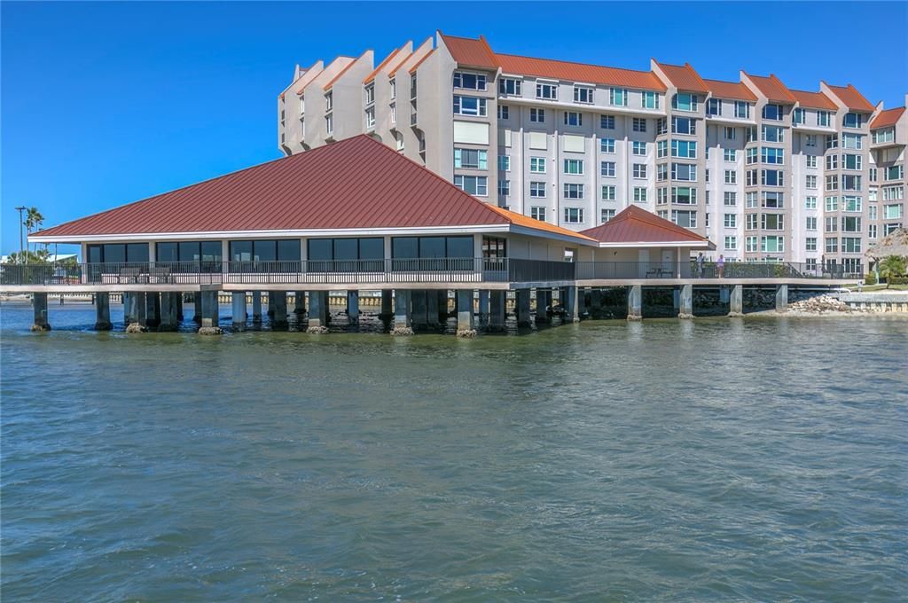 For Rent: $2,395 (1 beds, 1 baths, 695 Square Feet)