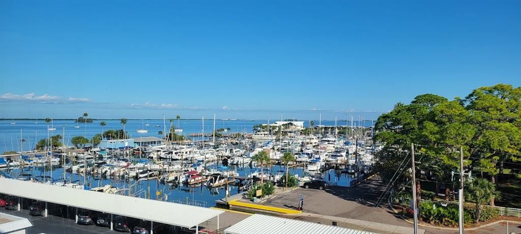 For Rent: $2,395 (1 beds, 1 baths, 695 Square Feet)