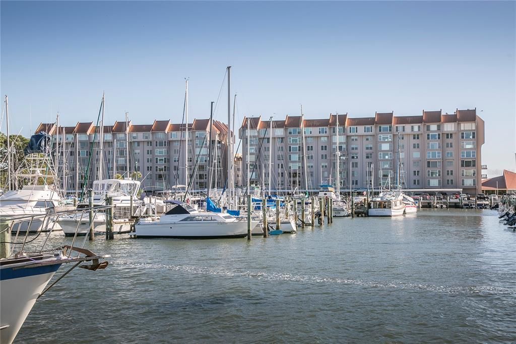 For Rent: $2,395 (1 beds, 1 baths, 695 Square Feet)