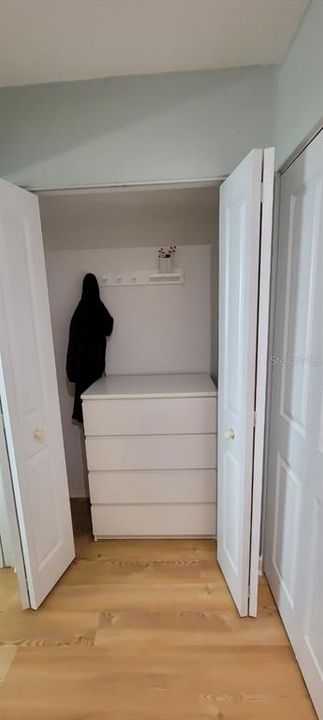 For Rent: $2,395 (1 beds, 1 baths, 695 Square Feet)