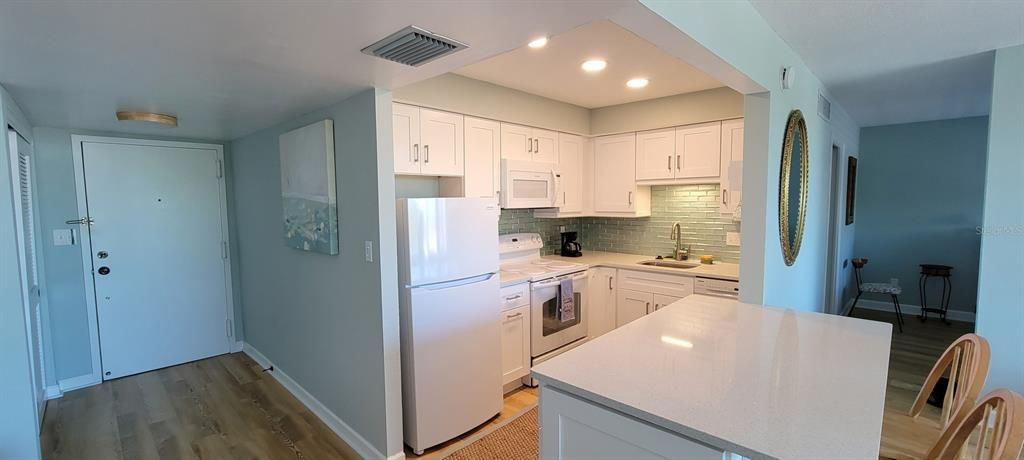 For Rent: $2,395 (1 beds, 1 baths, 695 Square Feet)