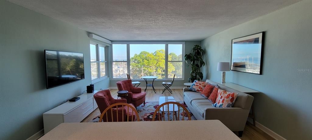 For Rent: $2,395 (1 beds, 1 baths, 695 Square Feet)