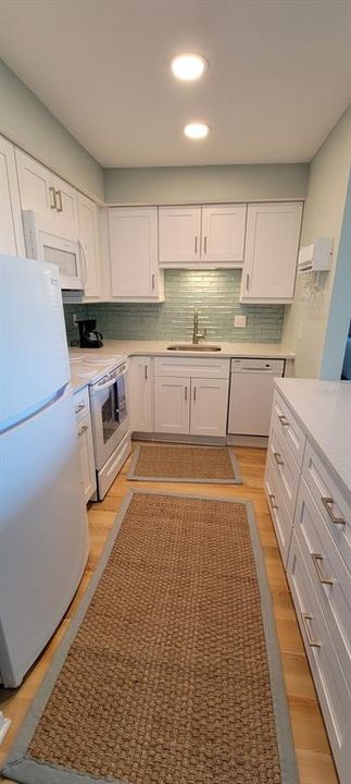 For Rent: $2,395 (1 beds, 1 baths, 695 Square Feet)