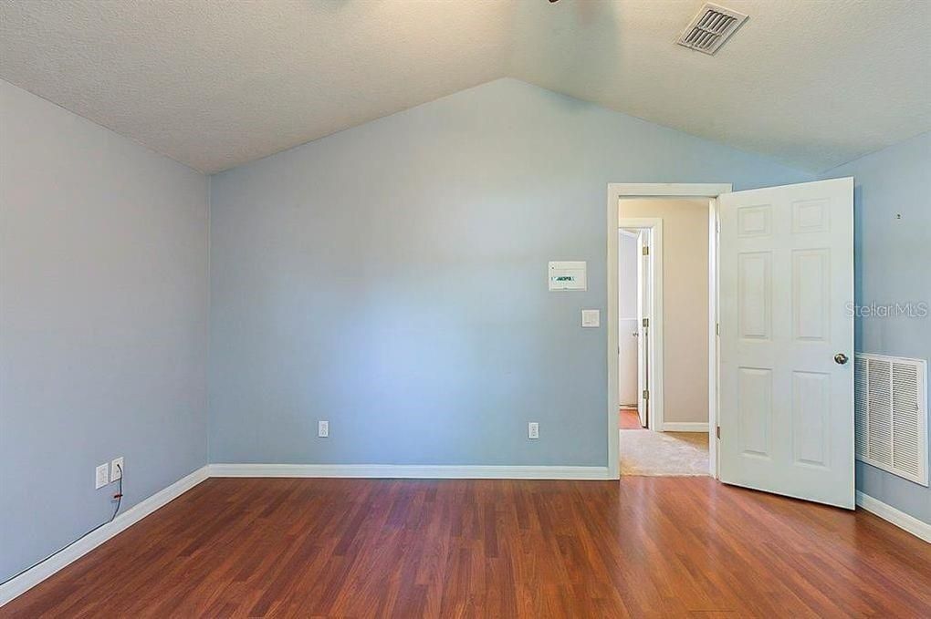 Active With Contract: $1,600 (2 beds, 2 baths, 1305 Square Feet)