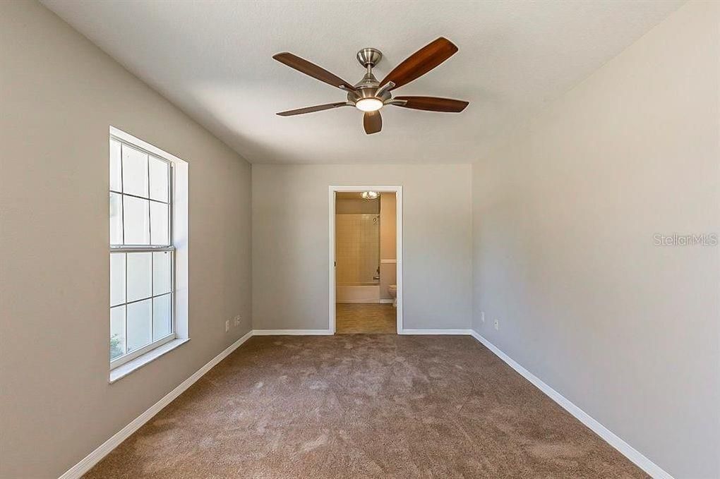 Active With Contract: $1,600 (2 beds, 2 baths, 1305 Square Feet)