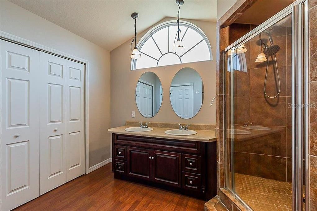 Active With Contract: $1,600 (2 beds, 2 baths, 1305 Square Feet)