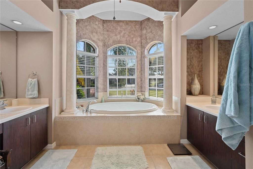 For Sale: $739,900 (4 beds, 3 baths, 2741 Square Feet)