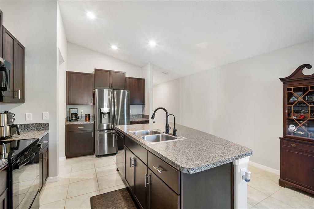 Active With Contract: $279,900 (3 beds, 2 baths, 1451 Square Feet)
