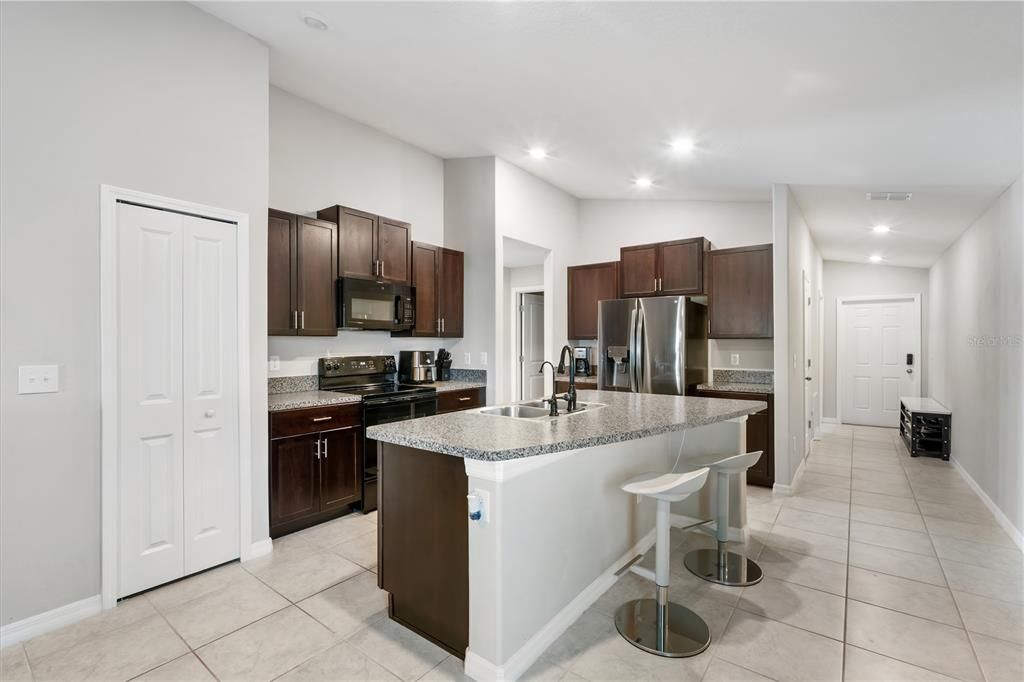 Active With Contract: $279,900 (3 beds, 2 baths, 1451 Square Feet)